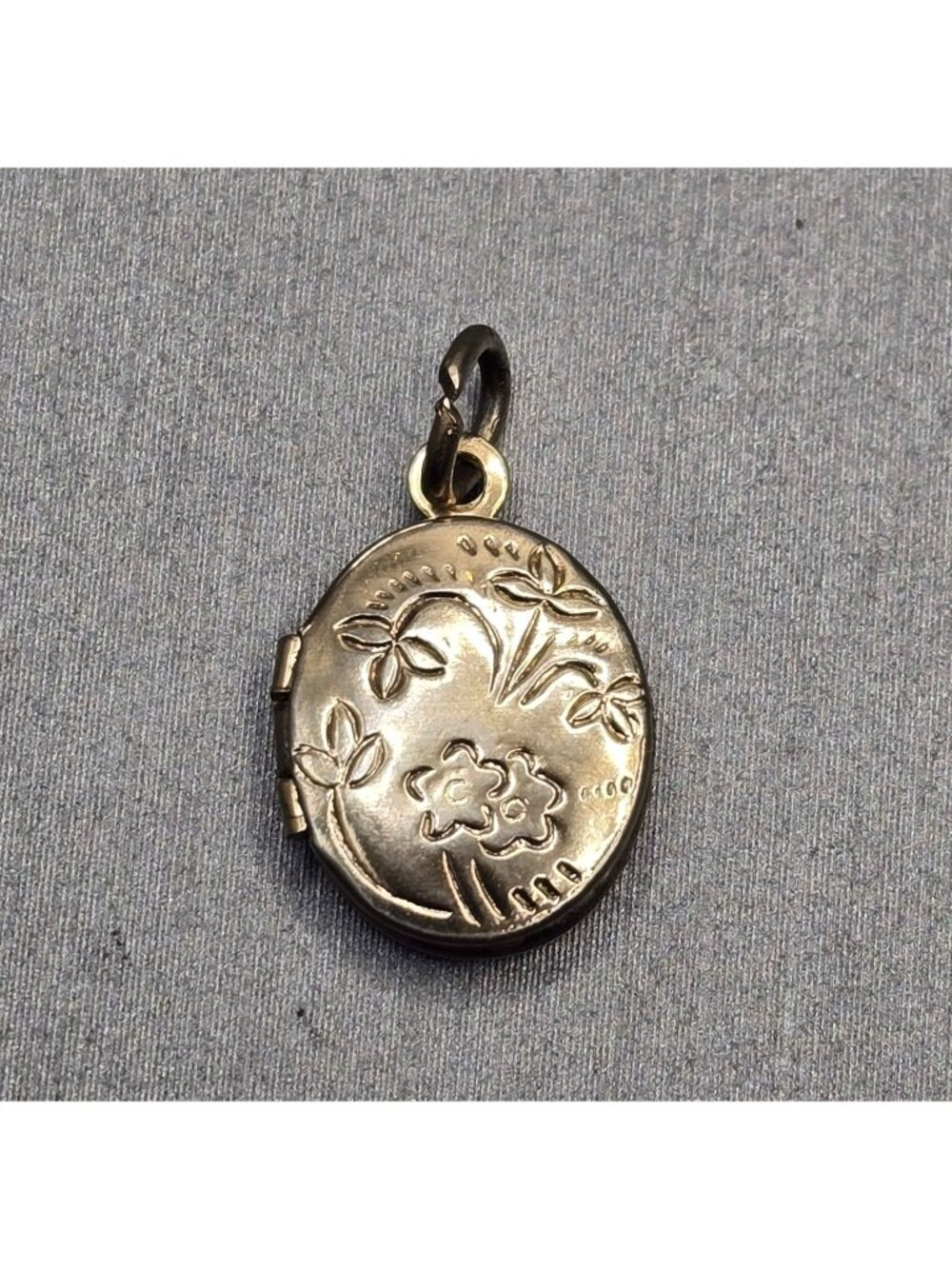 Vintage Floral Etched Mini Locket Pendant 5/8" Gold Tone Oval Victorian Revival
